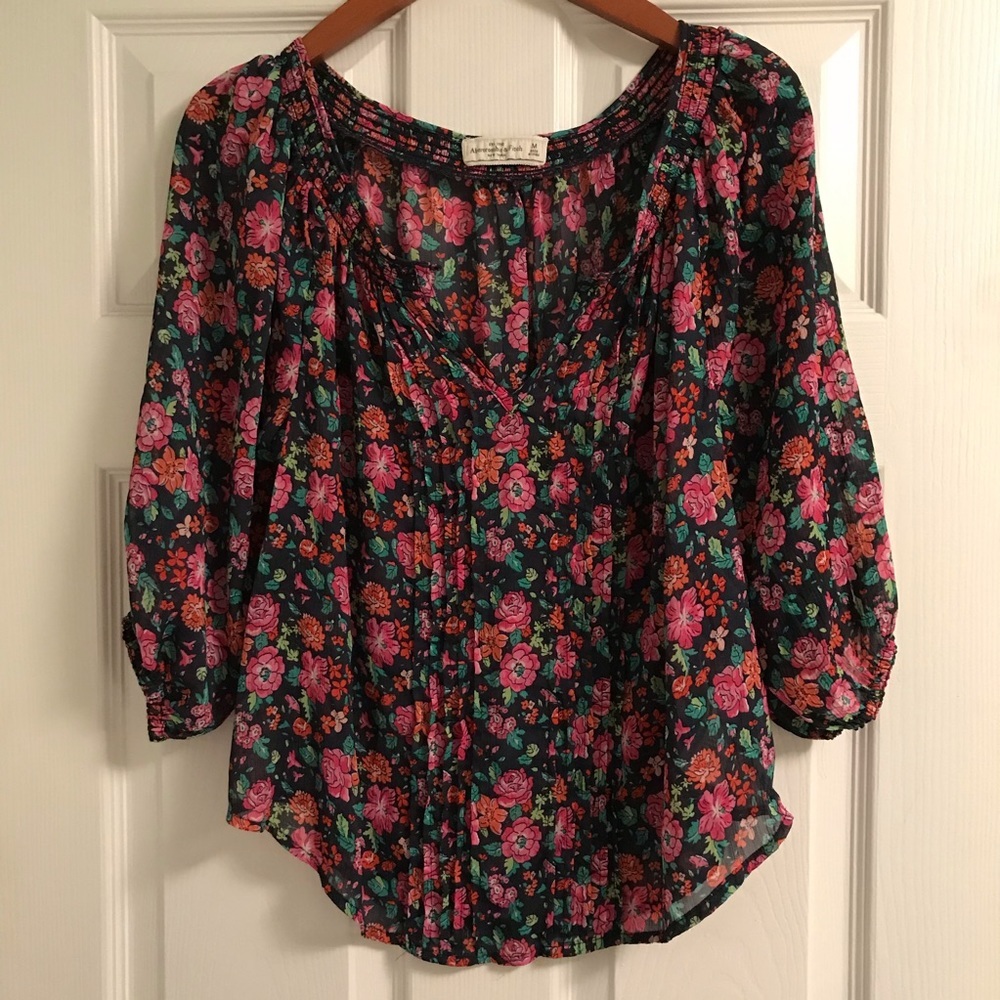 Abercrombie & Fitch women’s off shoulder shirt M